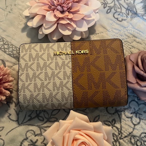 Michael Kors Jet Set Small Two Tone Logo Crossbody & Wallet Set - Picture 9 of 13